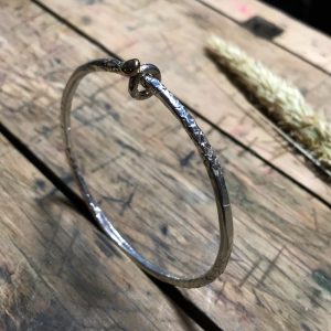 STRANDSTEN | Armring med charm