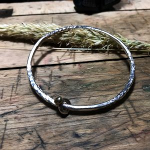 STRANDSTEN | Armring med charm